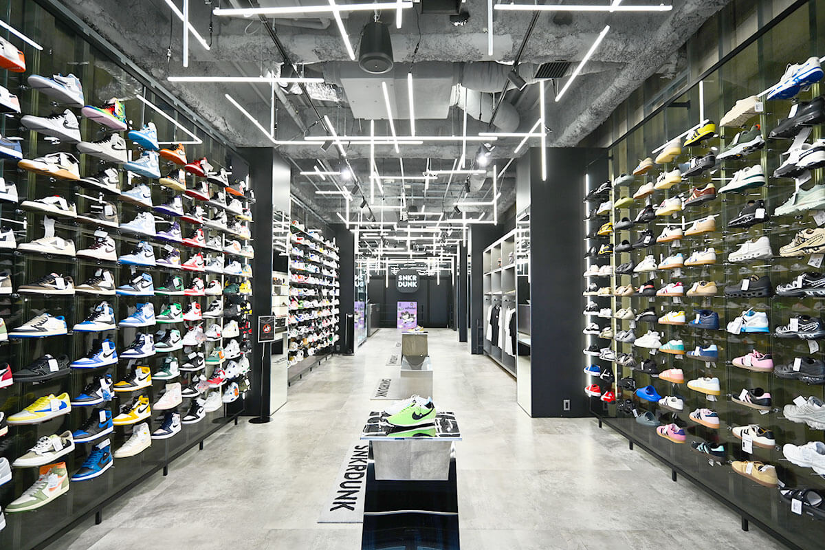 SNKRDUNK FLAGSHIP STORE
